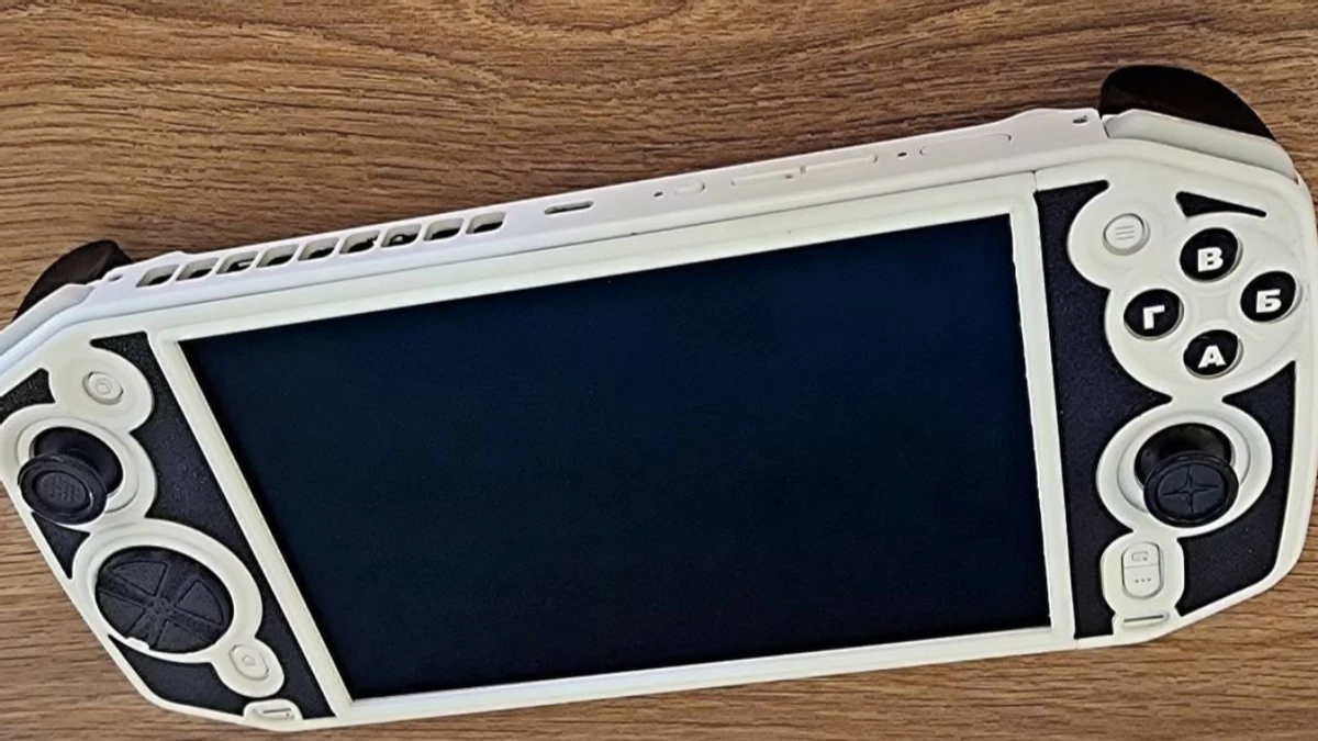 Диво: компания Fplus представила российскую портативную игровую консоль — угадайте, в чем секрет? Диво: компания Fplus представила российскую портативную игровую консоль — угадайте, в чем секрет?