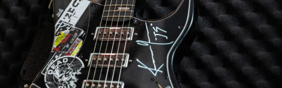 Ветераны CD Projekt RED получат гитары с автографом Киану Ривза Ветераны CD Projekt RED получат гитары с автографом Киану Ривза