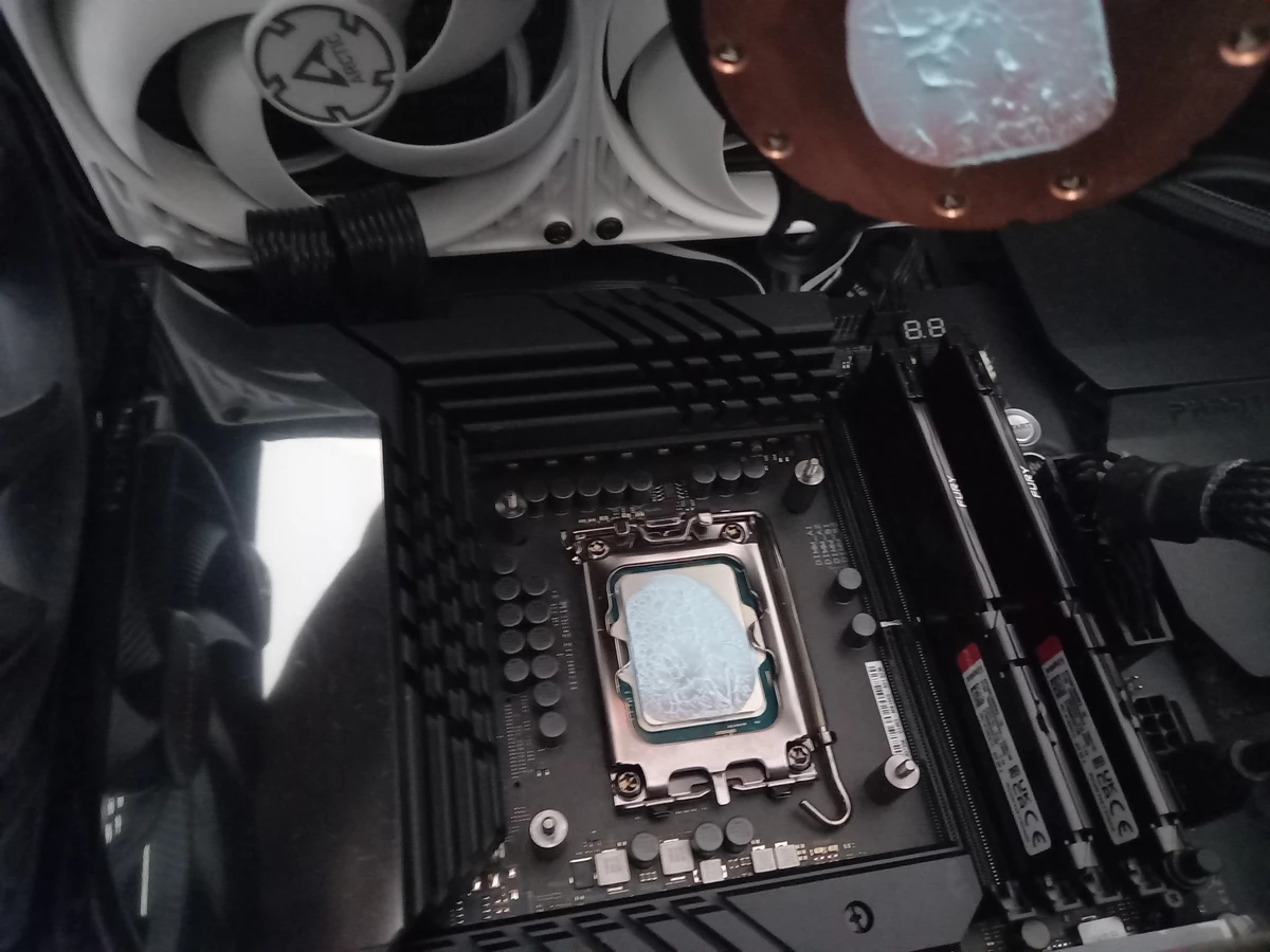 Обзор Intel Core i9-12900K, тестирование в играх, бенчмарках, сравнение DDR4 и DDR5 Обзор Intel Core i9-12900K, тестирование в играх, бенчмарках, сравнение DDR4 и DDR5