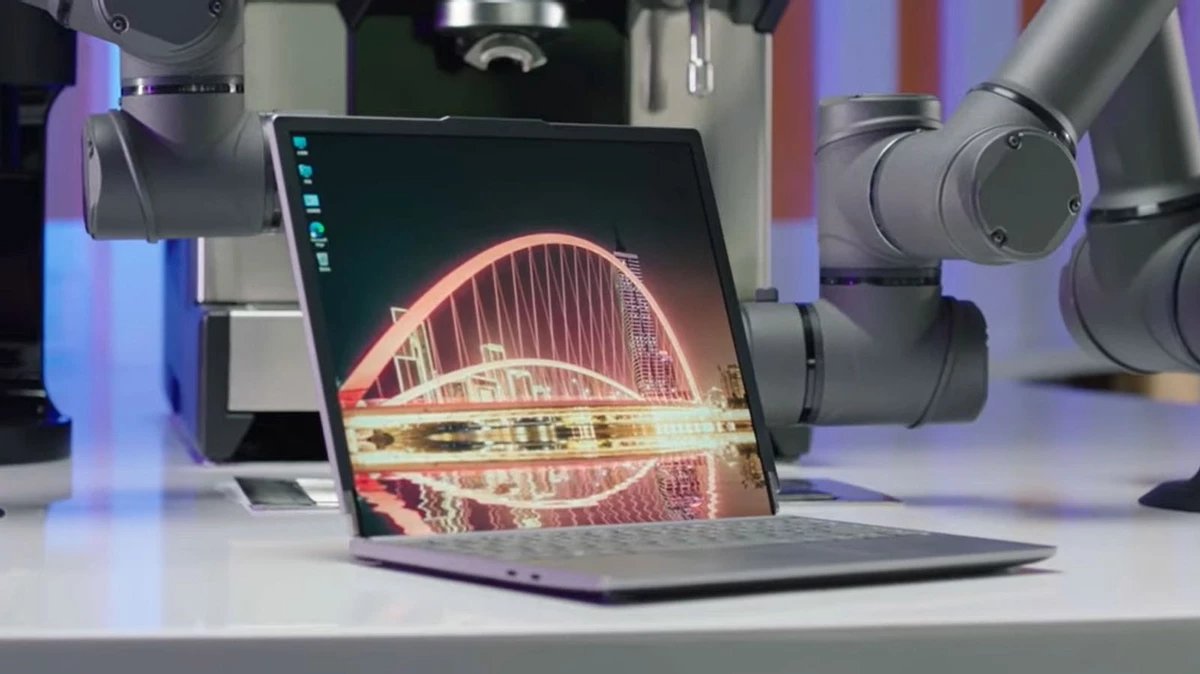 Lenovo показали ноутбук с растягиваемым экраном Lenovo показали ноутбук с растягиваемым экраном