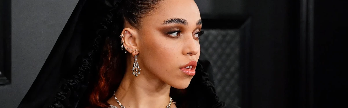 Певица FKA Twigs сыграет главную роль в перезапуске «Ворона» Певица FKA Twigs сыграет главную роль в перезапуске «Ворона»