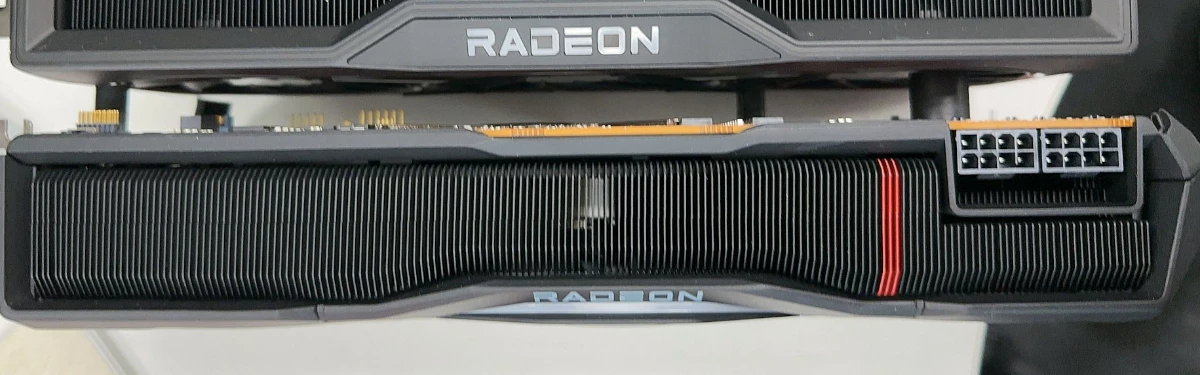 AMD Radeon RX 7900 красуется на фото. Всего два коннектора питания 8-pin AMD Radeon RX 7900 красуется на фото. Всего два коннектора питания 8-pin