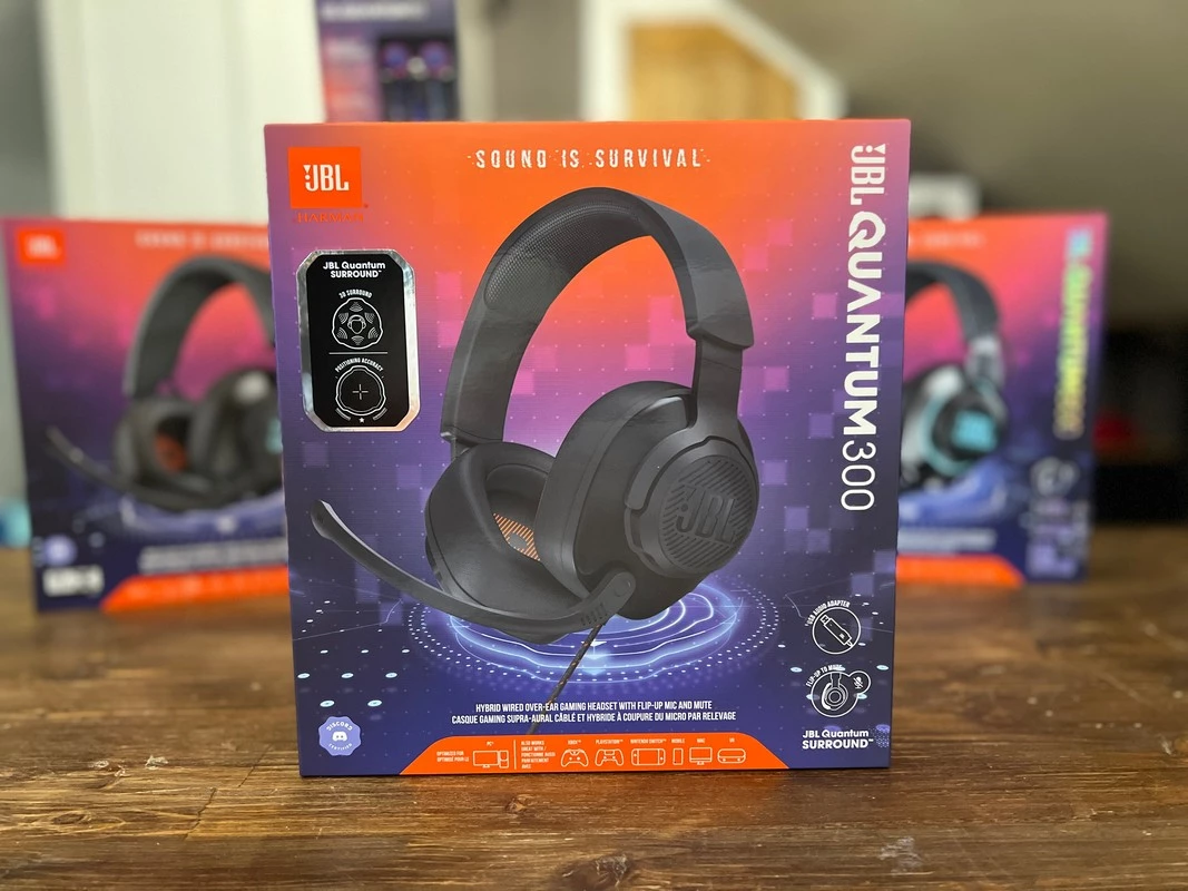 Обзор игровой гарнитуры JBL Quantum 300 Обзор игровой гарнитуры JBL Quantum 300