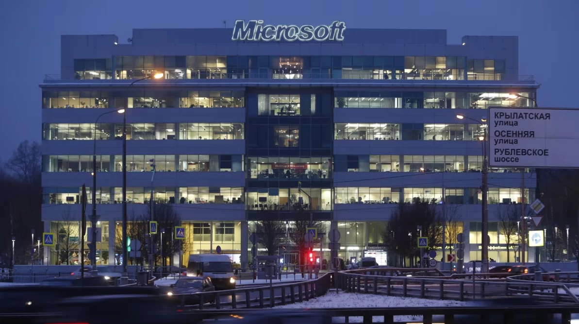 Microsoft пока не собирается полностью уходить из России Microsoft пока не собирается полностью уходить из России