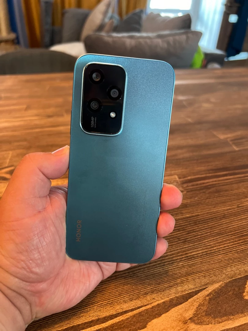 Обзор бюджетного смартфона Honor 200 Lite Обзор бюджетного смартфона Honor 200 Lite