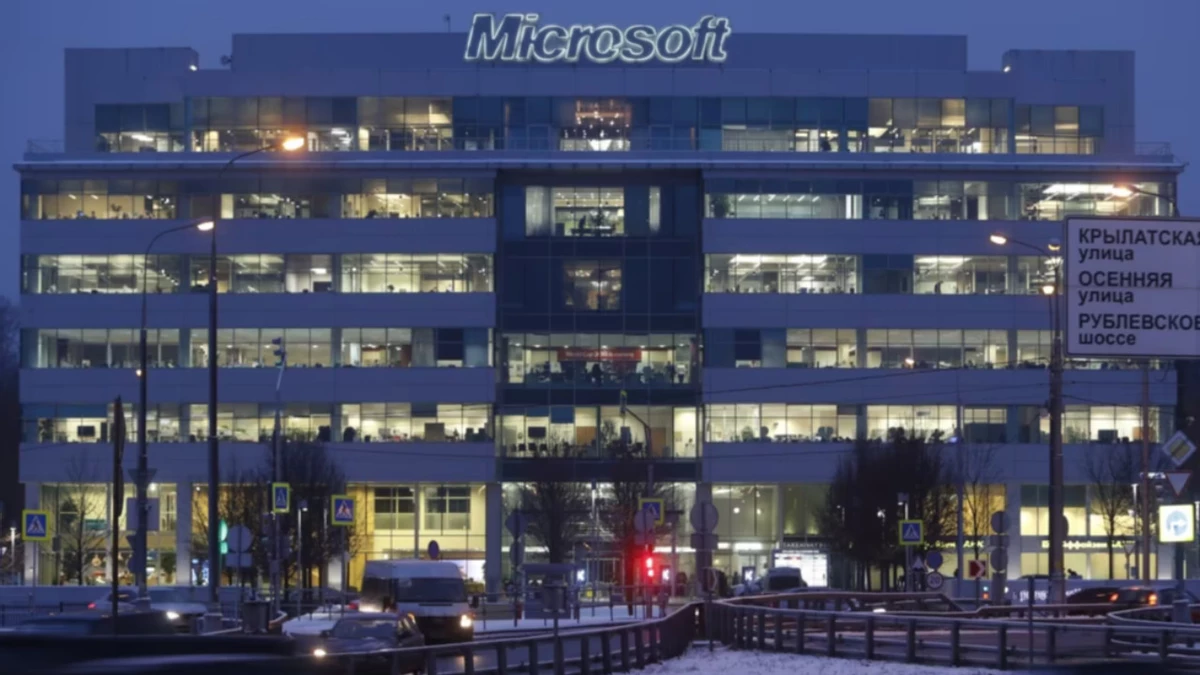 Microsoft пока не собирается полностью уходить из России Microsoft пока не собирается полностью уходить из России