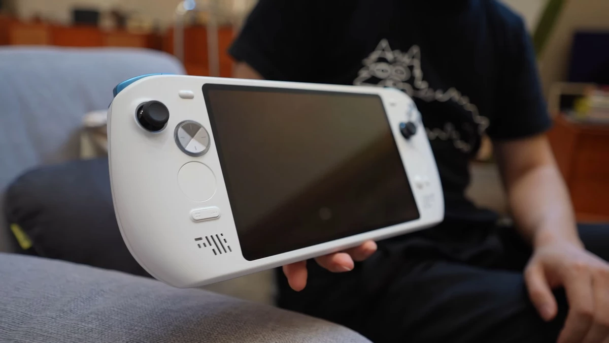 AYANEO представила NEXT II с процессором Ryzen AI Max+ 395