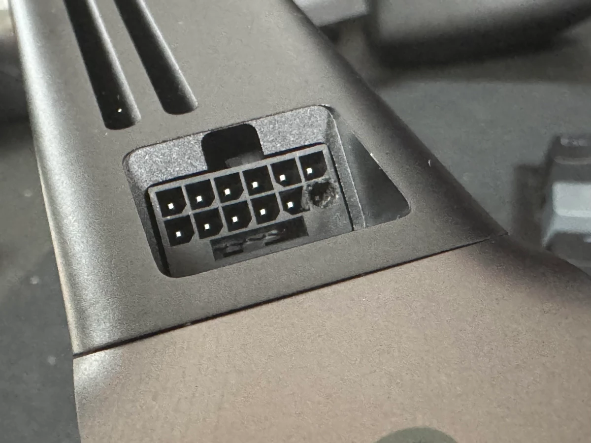 Не опять, а снова — коннекторы на RTX 5090 FE плавятся, а ведь это безопасные 12V-2X6 Не опять, а снова — коннекторы на RTX 5090 FE плавятся, а ведь это безопасные 12V-2X6