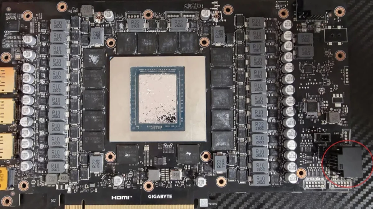 Модифицированная RTX 5090 потребляет более 1,5 кВт энергии через два коннектора 16-pin Модифицированная RTX 5090 потребляет более 1,5 кВт энергии через два коннектора 16-pin