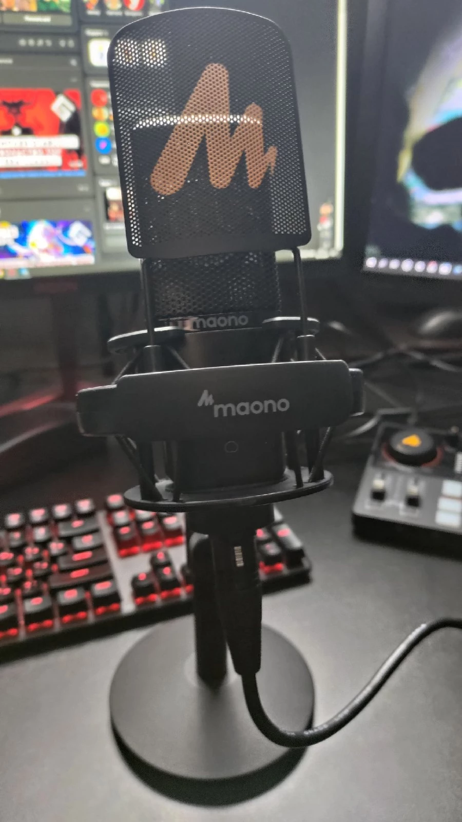 Сетап для подкастов, стриминга и игр Maonocaster E2 — все, что нужно, для профи Сетап для подкастов, стриминга и игр Maonocaster E2 — все, что нужно, для профи