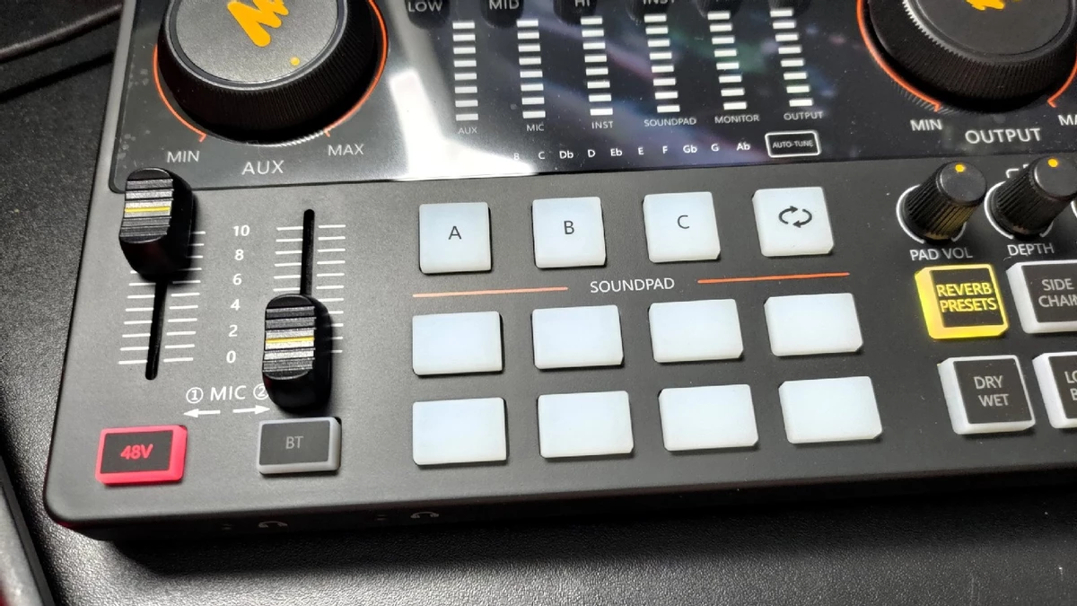 Сетап для подкастов, стриминга и игр Maonocaster E2 — все, что нужно, для профи Сетап для подкастов, стриминга и игр Maonocaster E2 — все, что нужно, для профи