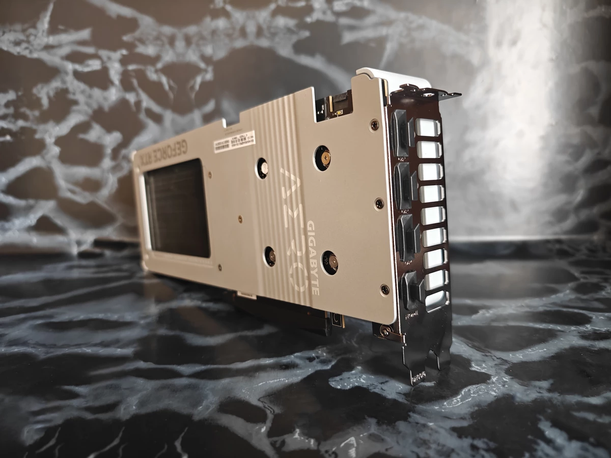 Обзор Gigabyte RTX 5060 Aero OC — белая и производительная Обзор Gigabyte RTX 5060 Aero OC — белая и производительная