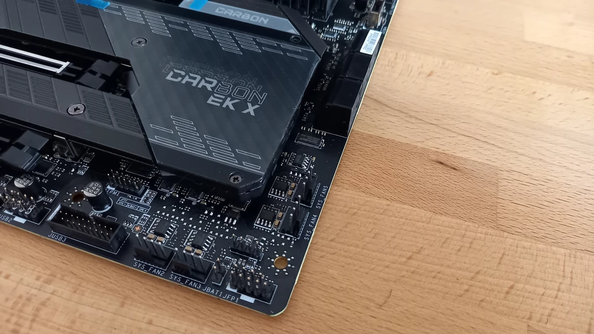 Обзор MSI MPG Z590 CARBON EK X - самая доступная материнская плата с водоблоком Обзор MSI MPG Z590 CARBON EK X - самая доступная материнская плата с водоблоком