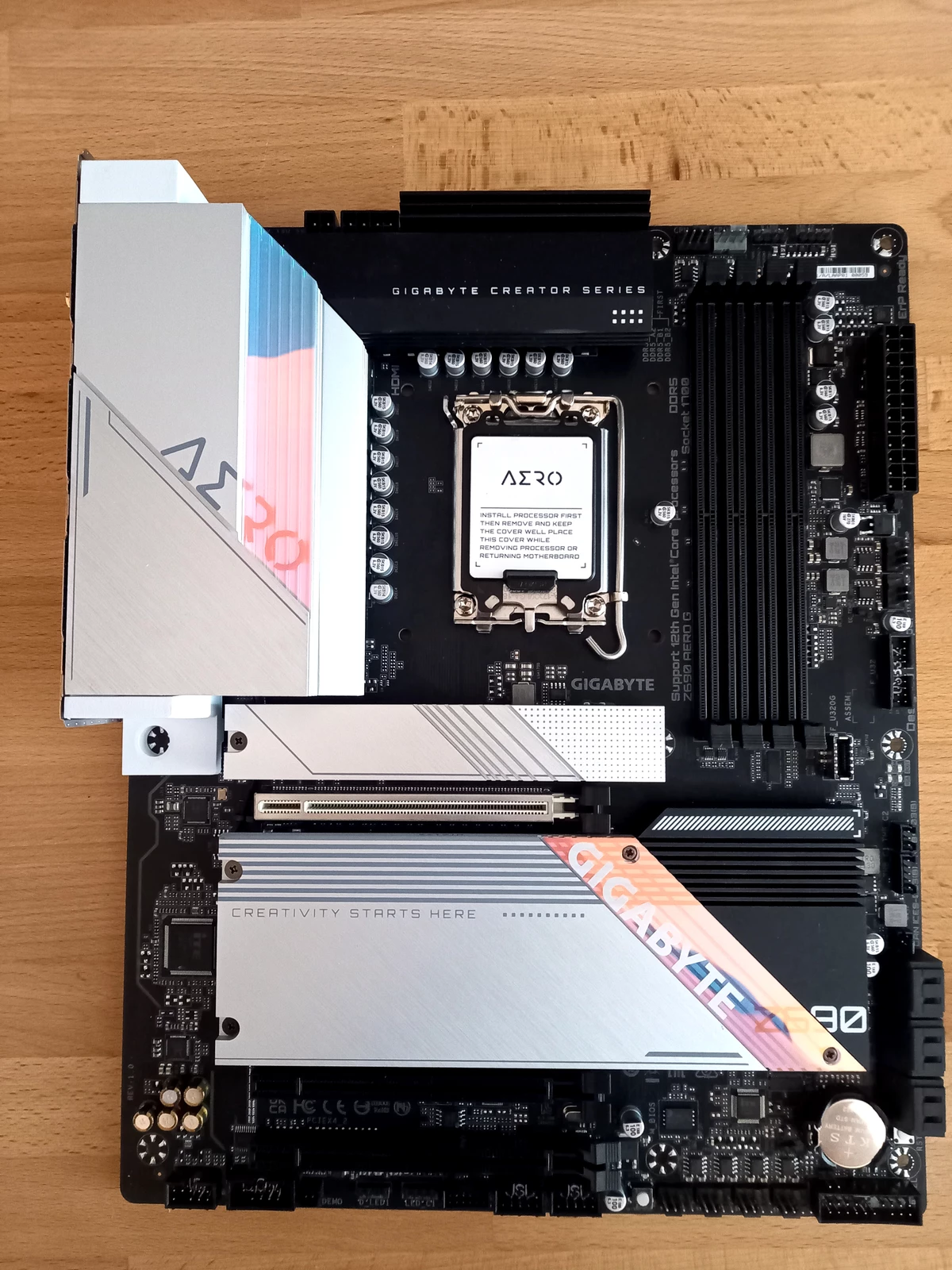 Обзор материнской платы GIGABYTE Z690 AERO G Обзор материнской платы GIGABYTE Z690 AERO G