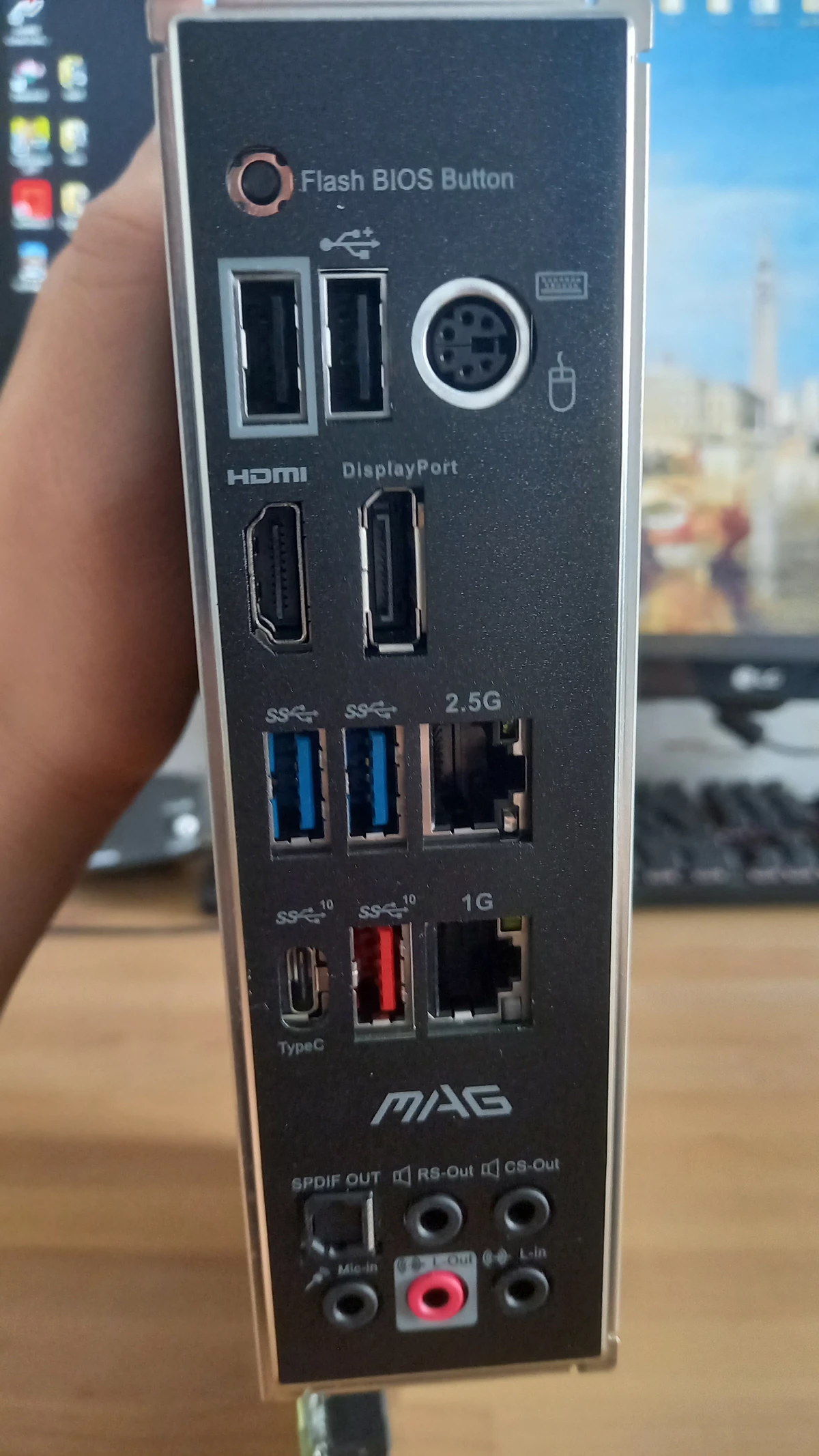 Обзор материнской платы MSI MAG B550 Tomahawk Обзор материнской платы MSI MAG B550 Tomahawk
