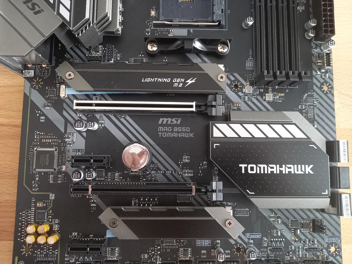 Обзор материнской платы MSI MAG B550 Tomahawk Обзор материнской платы MSI MAG B550 Tomahawk