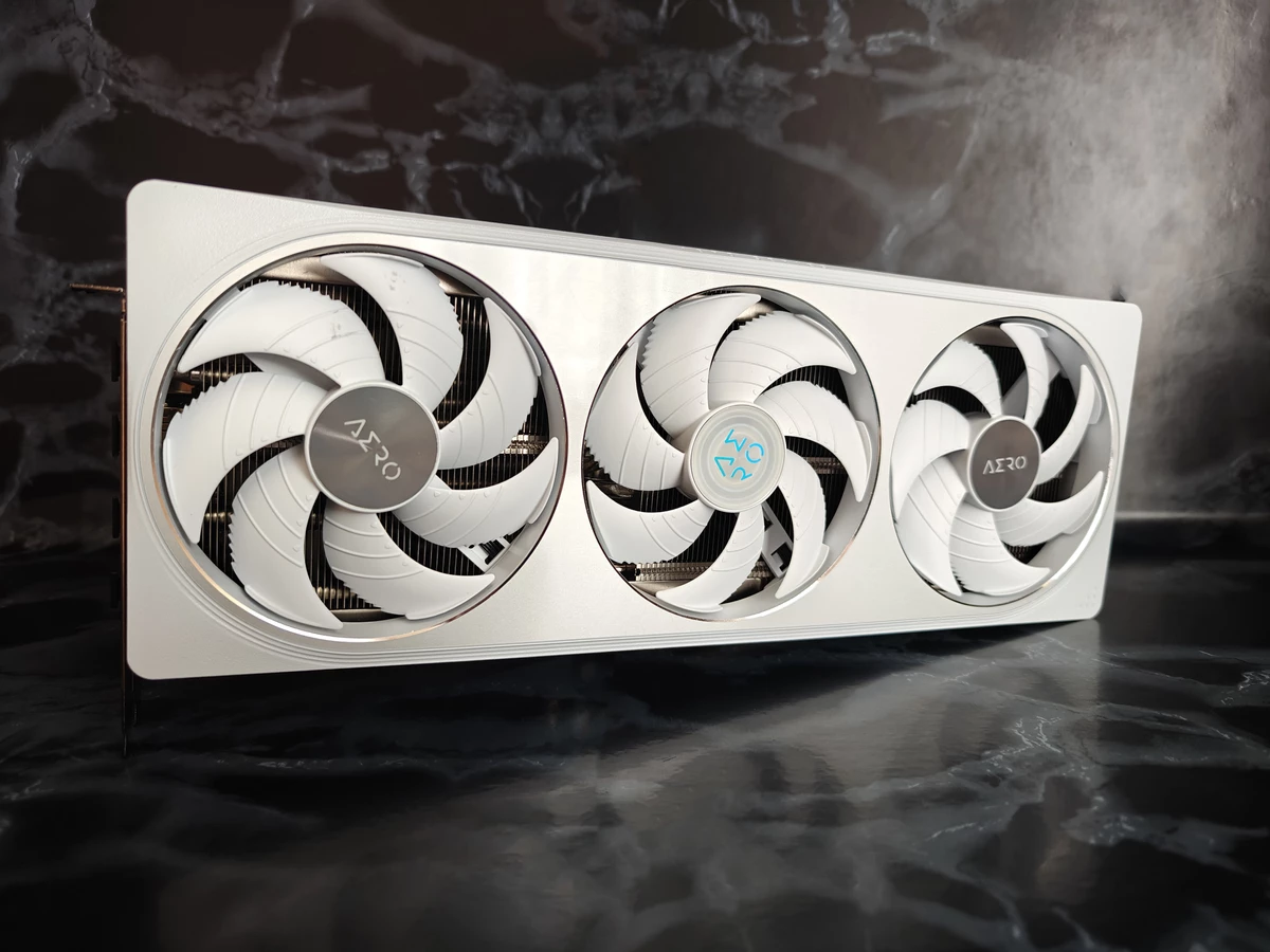 Обзор видеокарты Gigabyte GeForce RTX 5070 Aero OC: стиль и производительность