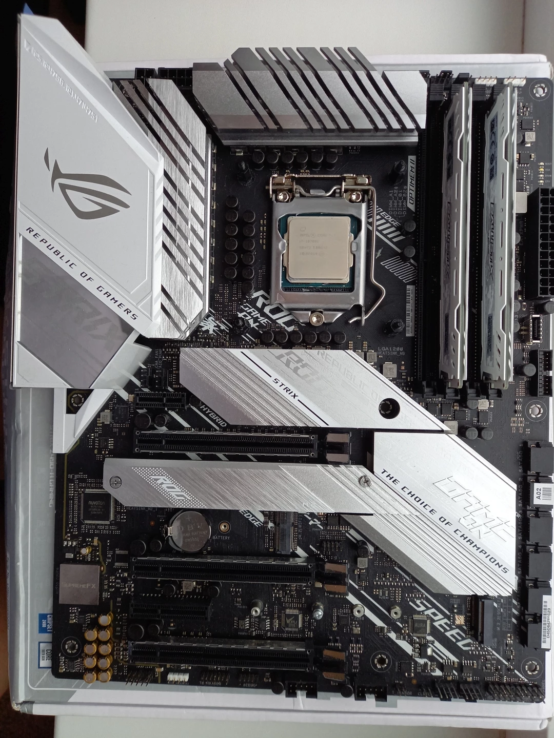 Обзор ASUS ROG Strix Z490-A Gaming - белая, мощная, среднебюджетная