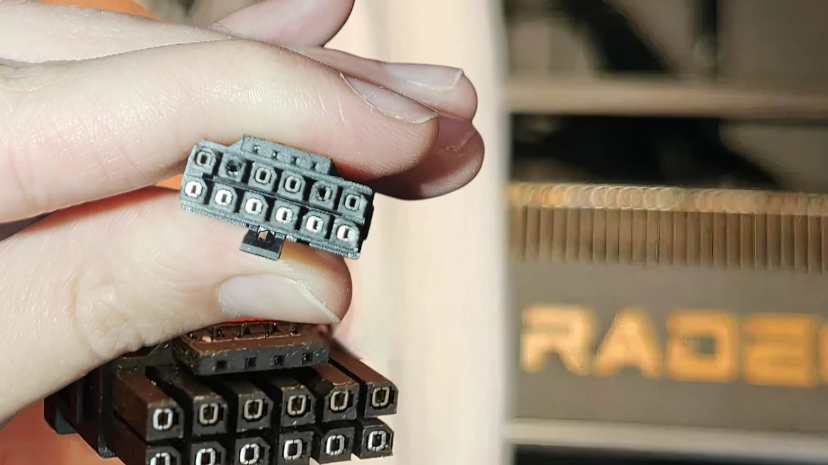 Первая AMD Radeon RX 9070 XT пала жертвой разъема 16-pin Первая AMD Radeon RX 9070 XT пала жертвой разъема 16-pin