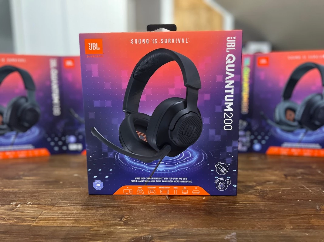 Обзор игровой гарнитуры JBL Quantum 200 Обзор игровой гарнитуры JBL Quantum 200