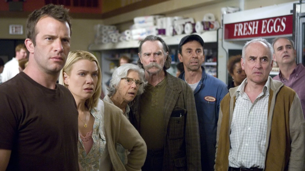 Мало ему «Доктора Сна» и «Жизни Чака»: Флэнаган вслед за Дарабонтом снимет фильм по «Мгле» Стивена Кинга Мало ему «Доктора Сна» и «Жизни Чака»: Флэнаган вслед за Дарабонтом снимет фильм по «Мгле» Стивена Кинга