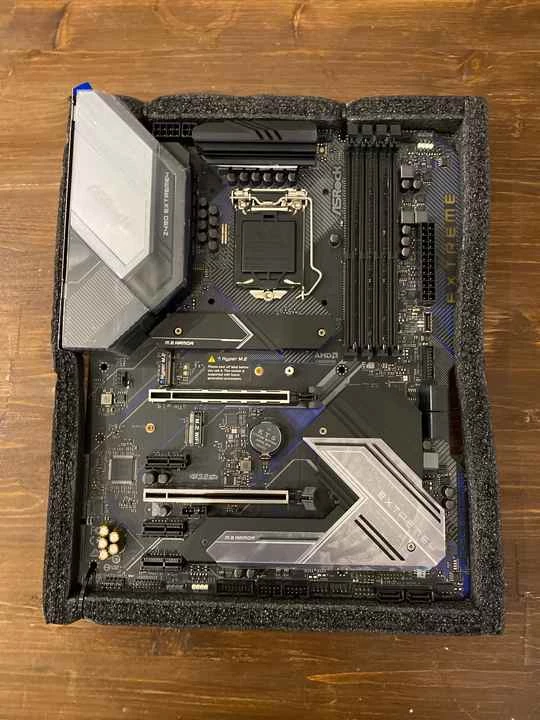 Обзор материнской платы ASRock Z490 Extreme4 — разгони неразгоняемое Обзор материнской платы ASRock Z490 Extreme4 — разгони неразгоняемое