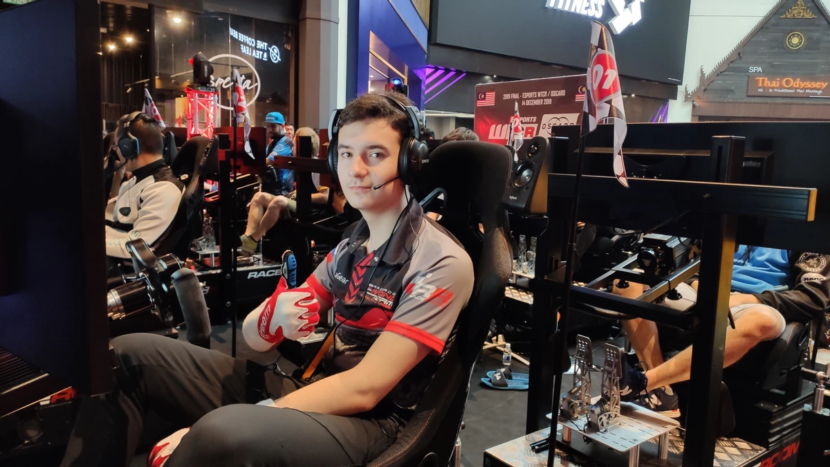 Интервью с генеральным директором «RaceRoom Russland»: о коронавирусе, автоспорте и Студенческой Лиге Интервью с генеральным директором «RaceRoom Russland»: о коронавирусе, автоспорте и Студенческой Лиге