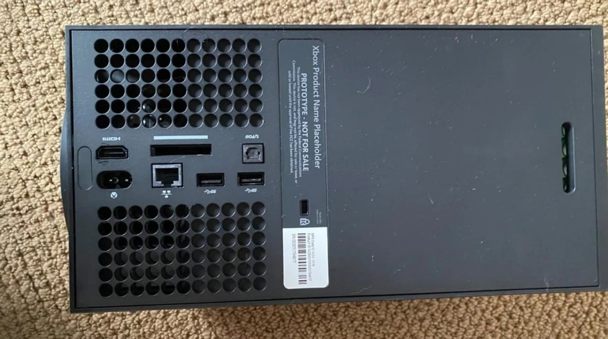 Стало известно предназначение загадочной щели в Xbox Series X Стало известно предназначение загадочной щели в Xbox Series X