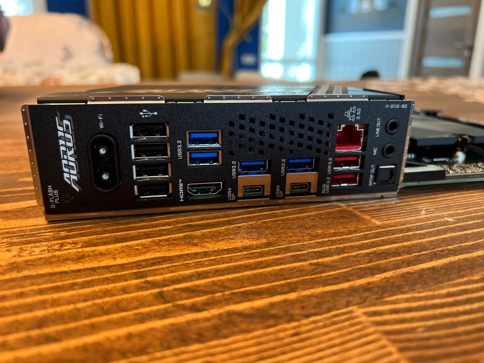 Обзор материнской платы AORUS X870 ELITE WIFI7 Обзор материнской платы AORUS X870 ELITE WIFI7