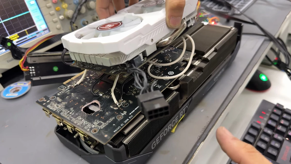 Энтузиаст вернул к жизни буквально дырявую RTX 5070 Ti с помощью Radeon RX 580 Энтузиаст вернул к жизни буквально дырявую RTX 5070 Ti с помощью Radeon RX 580
