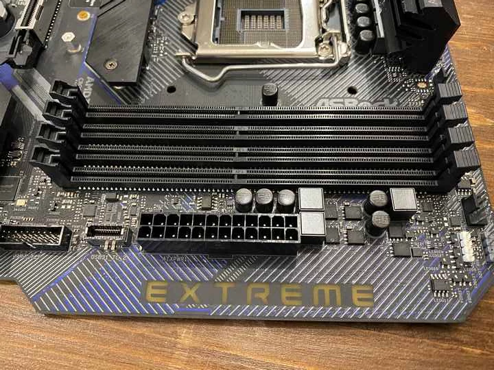 Обзор материнской платы ASRock Z490 Extreme4 — разгони неразгоняемое Обзор материнской платы ASRock Z490 Extreme4 — разгони неразгоняемое