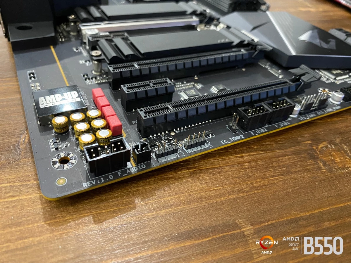 Материнская плата GIGABYTE B550 AORUS PRO — новое поколение матплат для нового поколения процессоров Материнская плата GIGABYTE B550 AORUS PRO — новое поколение матплат для нового поколения процессоров