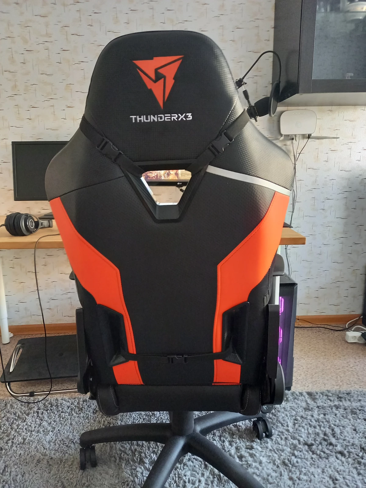 Обзор компьютерного кресла для геймеров ThunderX3 TC3 Обзор компьютерного кресла для геймеров ThunderX3 TC3
