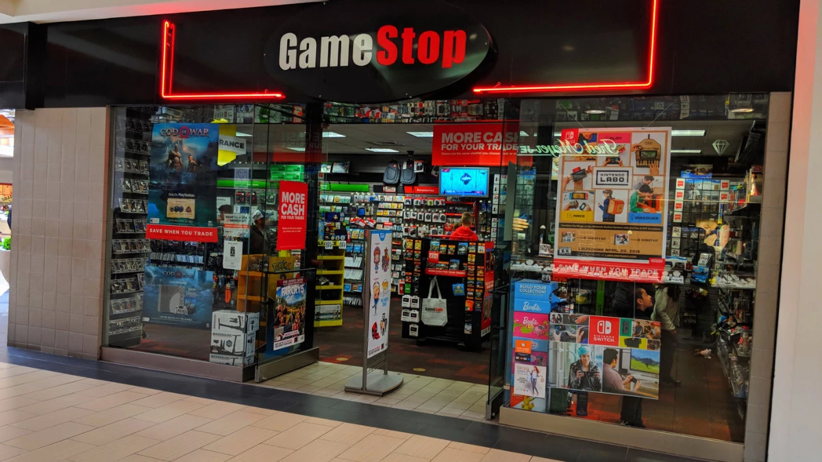 Символ гейминга США, сеть GameStop, закрывает 400 магазинов