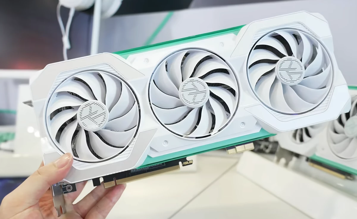 Видеокарты ASUS без коннекторов питания все же поступят в массовое производство Видеокарты ASUS без коннекторов питания все же поступят в массовое производство