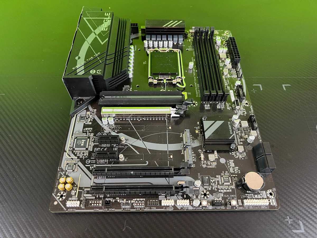 Обзор материнской платы Gigabyte Z790 Eagle AX Обзор материнской платы Gigabyte Z790 Eagle AX