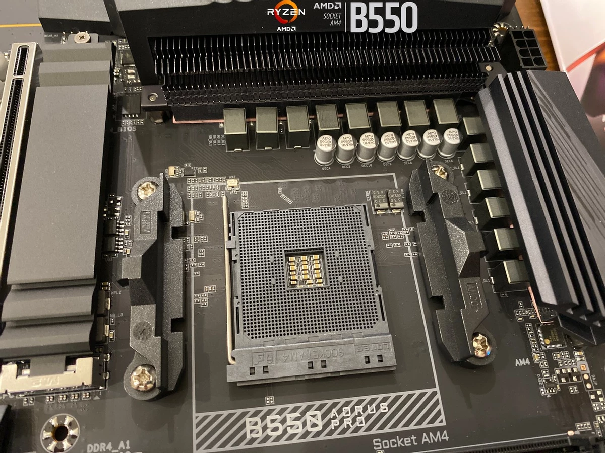 Материнская плата GIGABYTE B550 AORUS PRO — новое поколение матплат для нового поколения процессоров Материнская плата GIGABYTE B550 AORUS PRO — новое поколение матплат для нового поколения процессоров