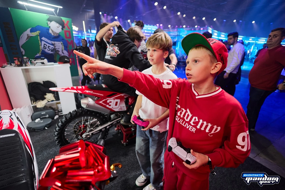 Фандом Фест ВКонтакте собрал 15 тысяч поклонников поп-культуры Фандом Фест ВКонтакте собрал 15 тысяч поклонников поп-культуры