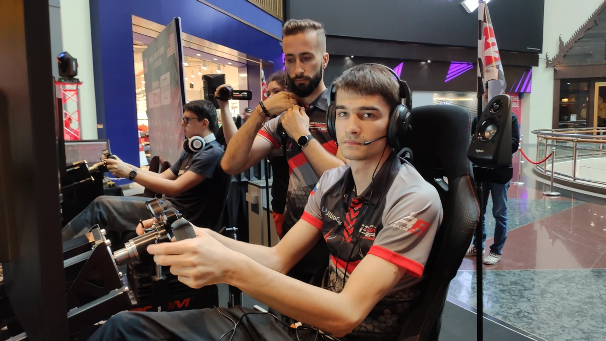 Интервью с генеральным директором «RaceRoom Russland»: о коронавирусе, автоспорте и Студенческой Лиге Интервью с генеральным директором «RaceRoom Russland»: о коронавирусе, автоспорте и Студенческой Лиге
