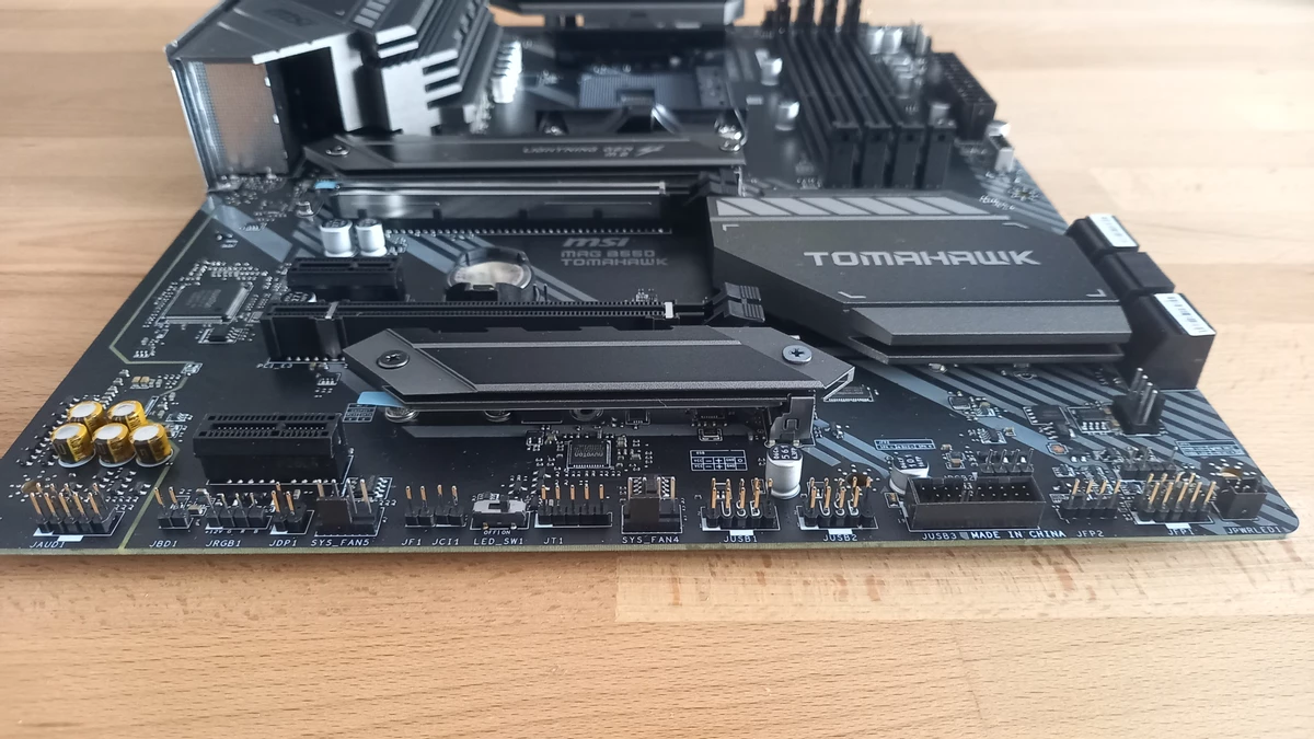 Обзор материнской платы MSI MAG B550 Tomahawk Обзор материнской платы MSI MAG B550 Tomahawk