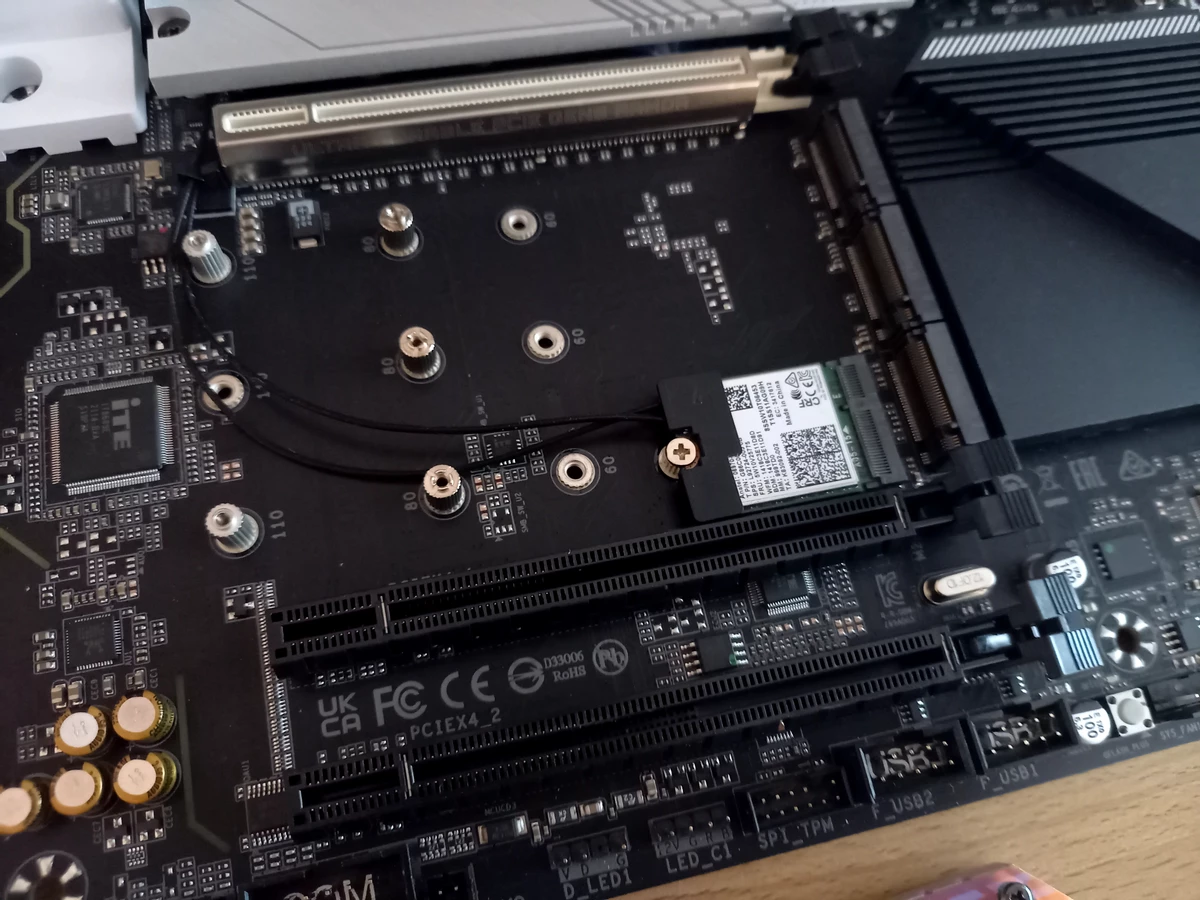 Обзор материнской платы GIGABYTE Z690 AERO G Обзор материнской платы GIGABYTE Z690 AERO G
