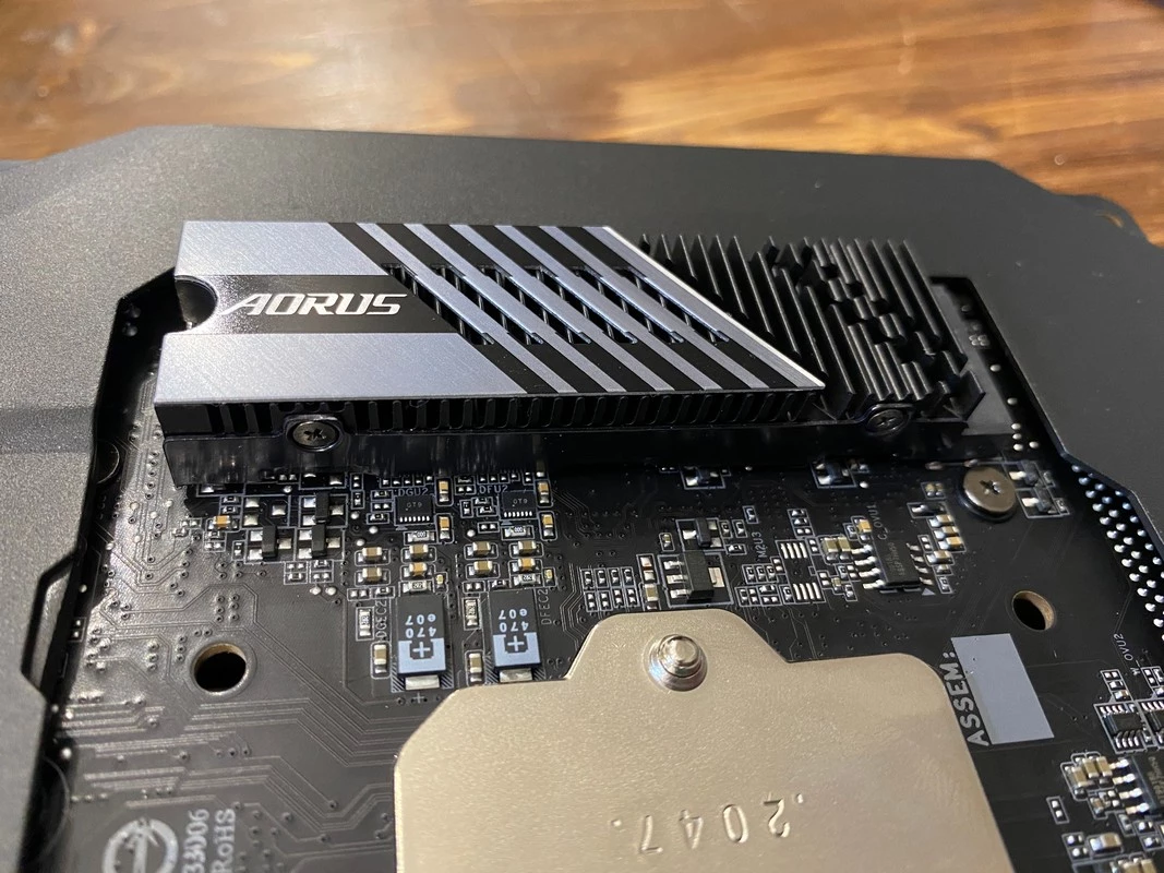 Обзор твердотельного накопителя AORUS Gen4 7000s 1TB Обзор твердотельного накопителя AORUS Gen4 7000s 1TB
