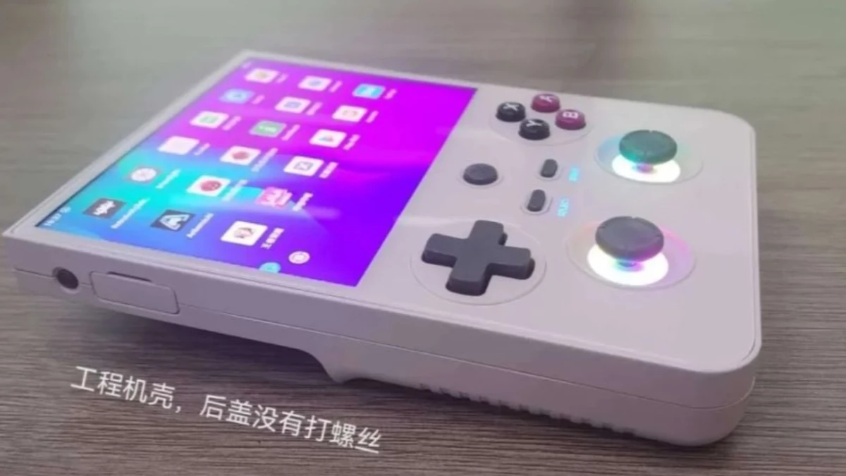 Anbernic готовит портативную консоль в стиле Game Boy