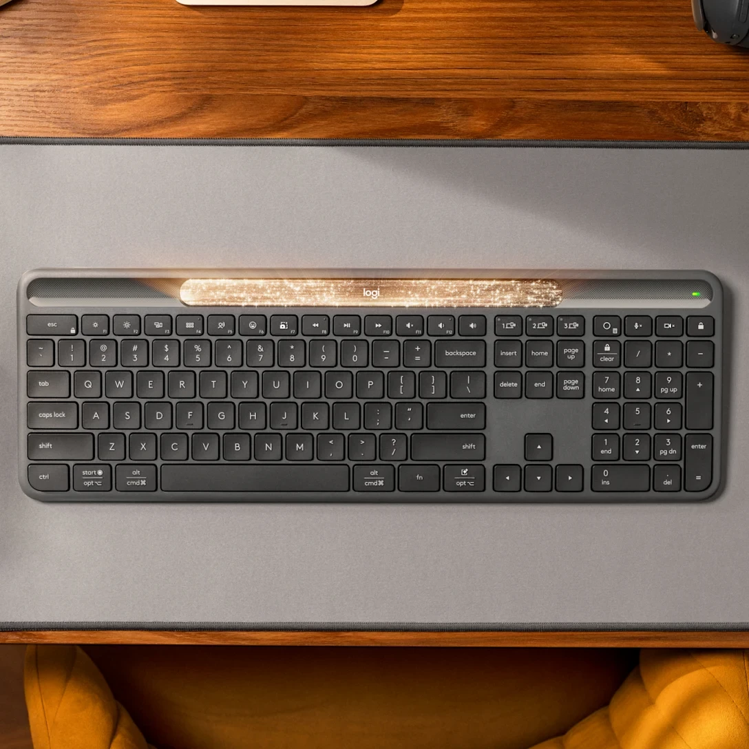 Logitech представила беcпроводную клавиатуру Signature Slim Solar+ K980, которая заряжает сама себя