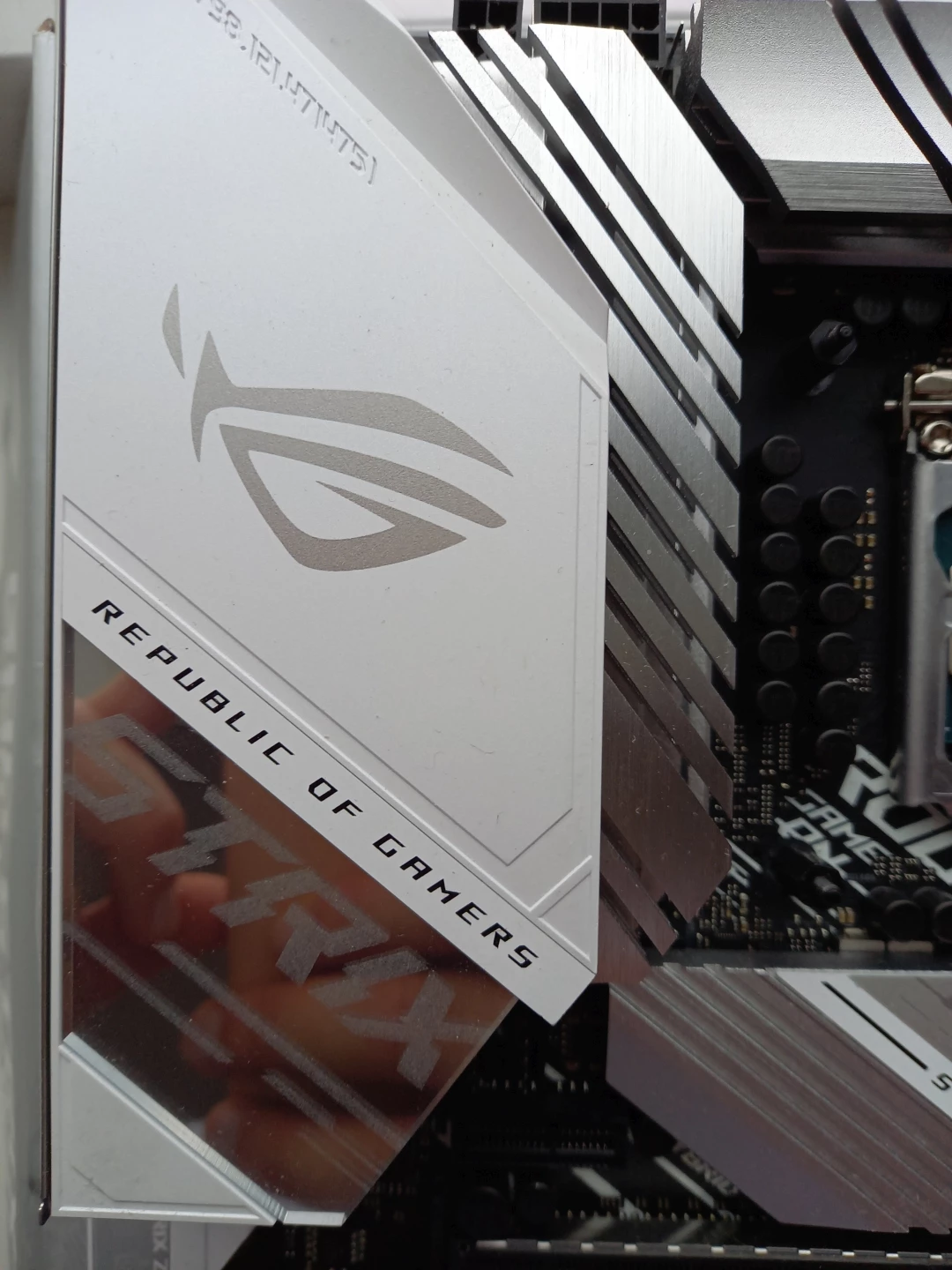 Обзор ASUS ROG Strix Z490-A Gaming - белая, мощная, среднебюджетная