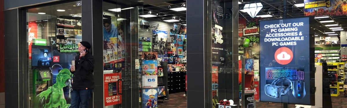 Американцы требуют закрыть магазины GameStop, но сеть настаивает, что продает «необходимые» товары Американцы требуют закрыть магазины GameStop, но сеть настаивает, что продает «необходимые» товары