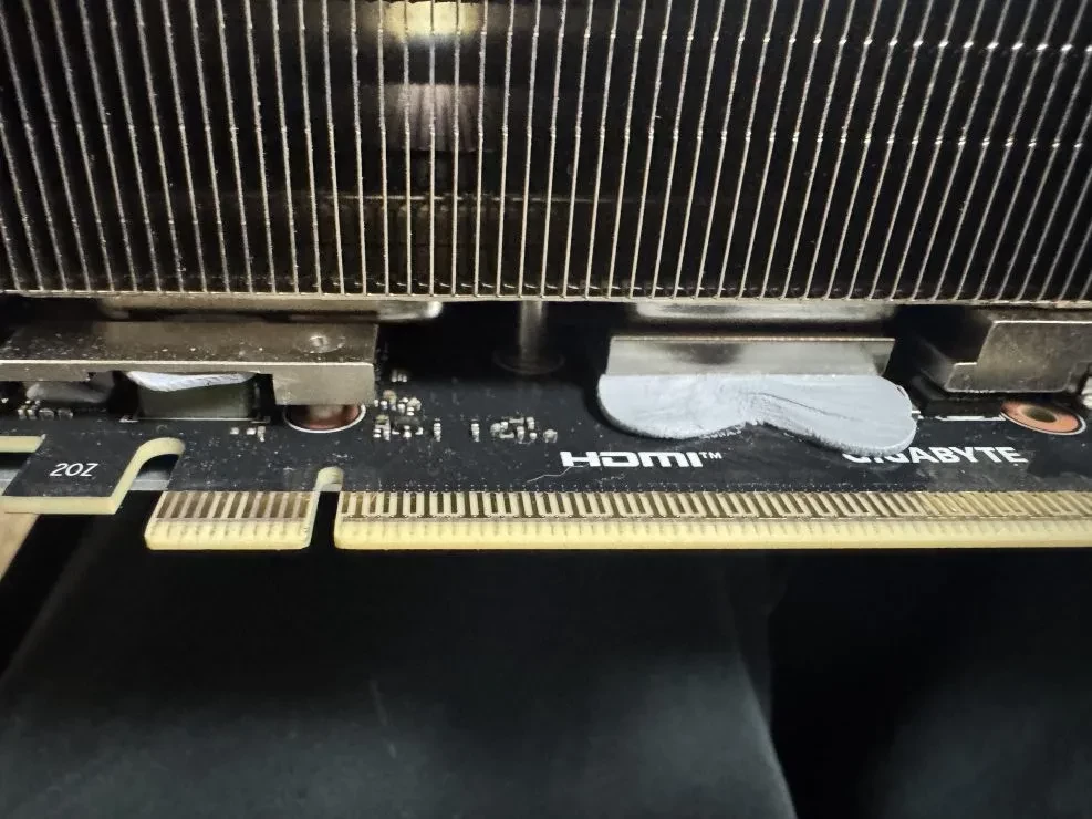 Лучше не ставьте Gigabyte RTX 5080 Aorus Master в корпусе вертикально — термопрокладки потекут