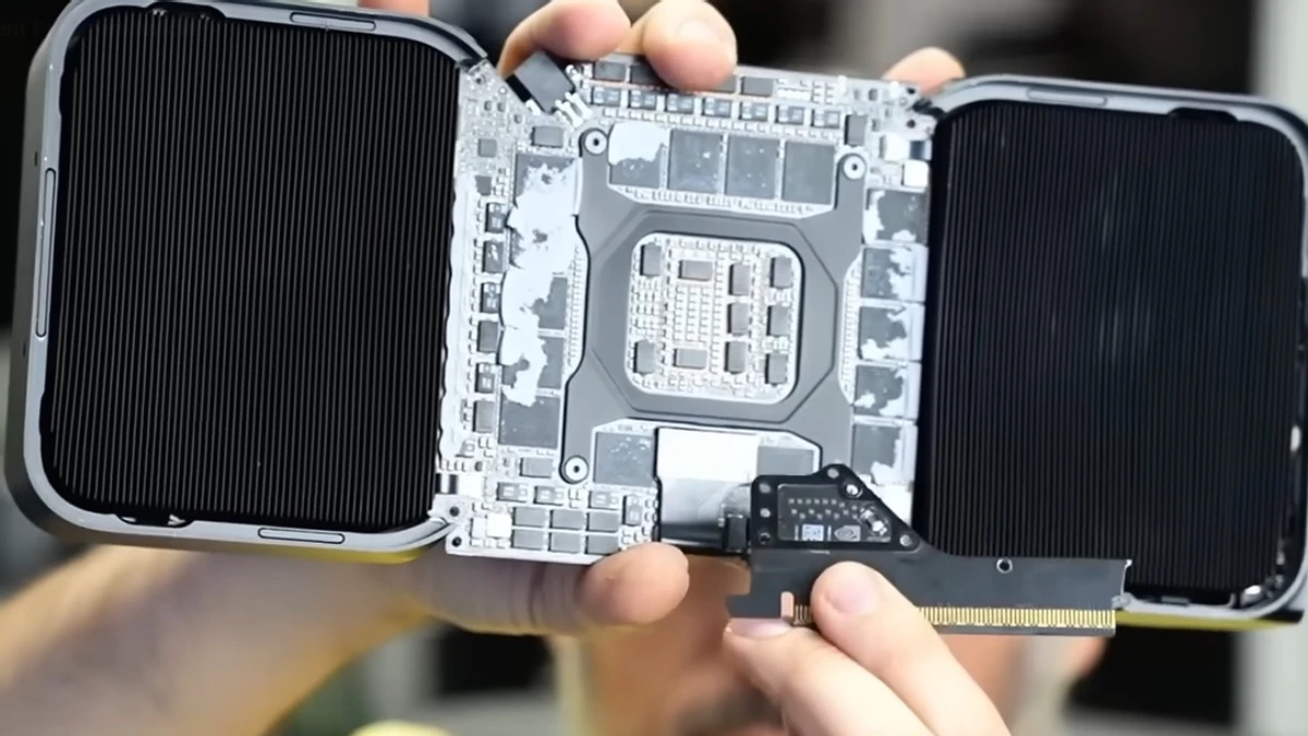 Видеокарта RTX Pro 6000 стоимостью $10 000 вышла из строя из-за коннектора PCIe, который нельзя заменить