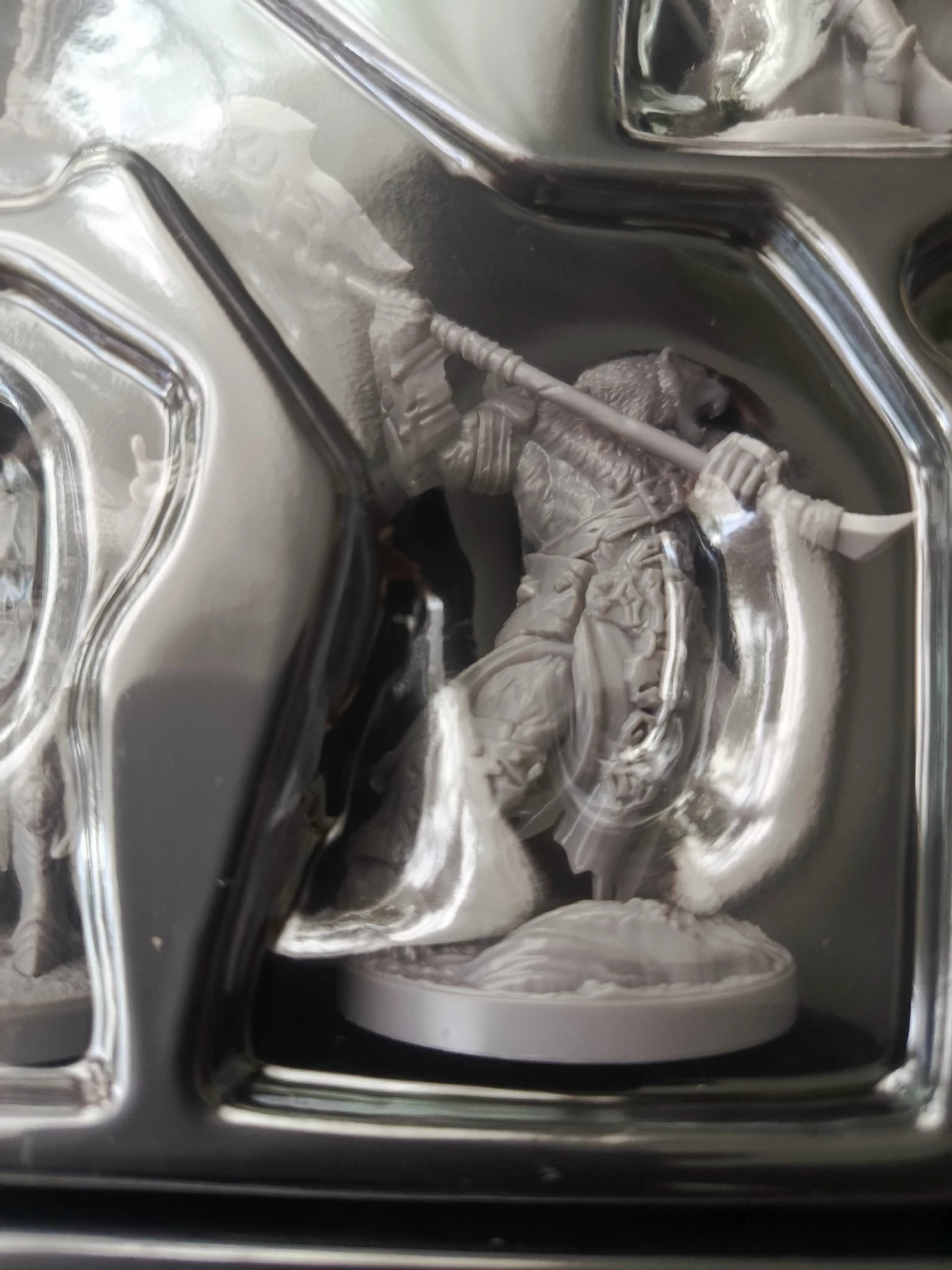 Обзор настольной игры “Oathsworn: Верные клятве. Тайны Темнолесья”: исключительно премиальный данжен-кроулер 