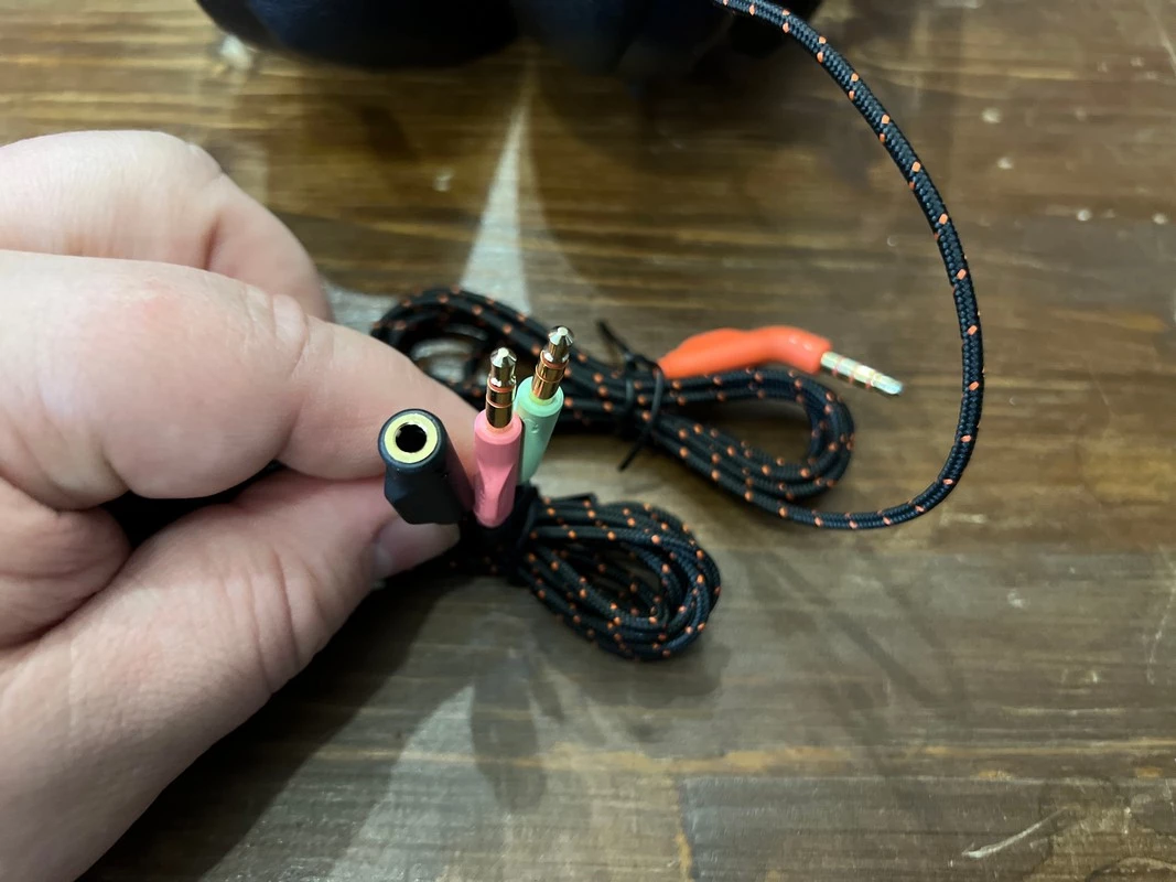 Обзор игровой гарнитуры JBL Quantum 200 Обзор игровой гарнитуры JBL Quantum 200